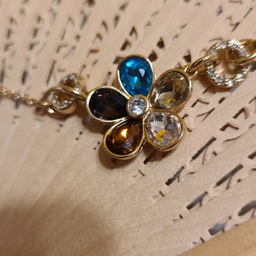 Ladies Necklace for sale
